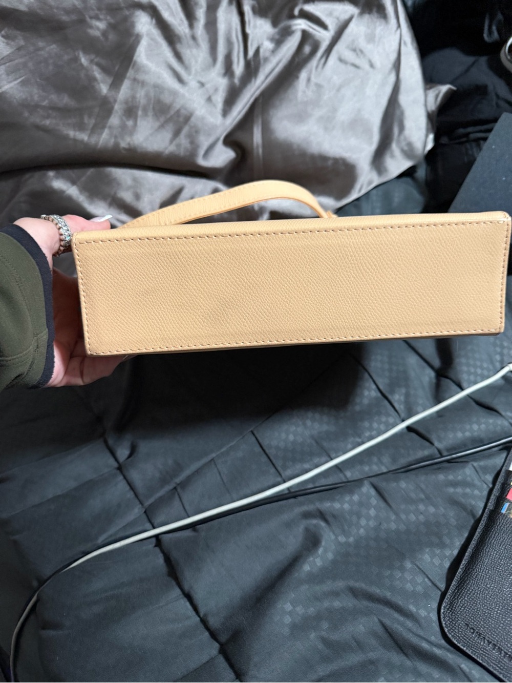 MCM Light peach / pink toned Bag with Gold Chain Details - Picture 7 of 8